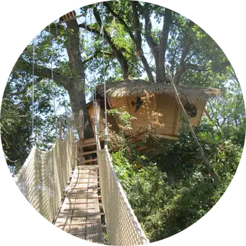 cabanes perchées en France pour un séjour insolite - parc de la Belle cabanes perchées en France pour un séjour insolite - parc de la Belle